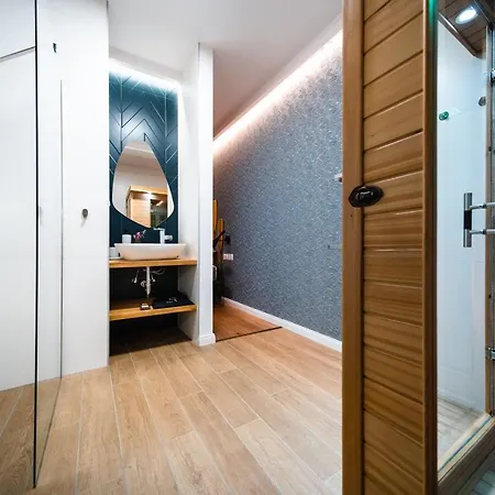 アパート Cserszegi Kockak チェーセクトマイ